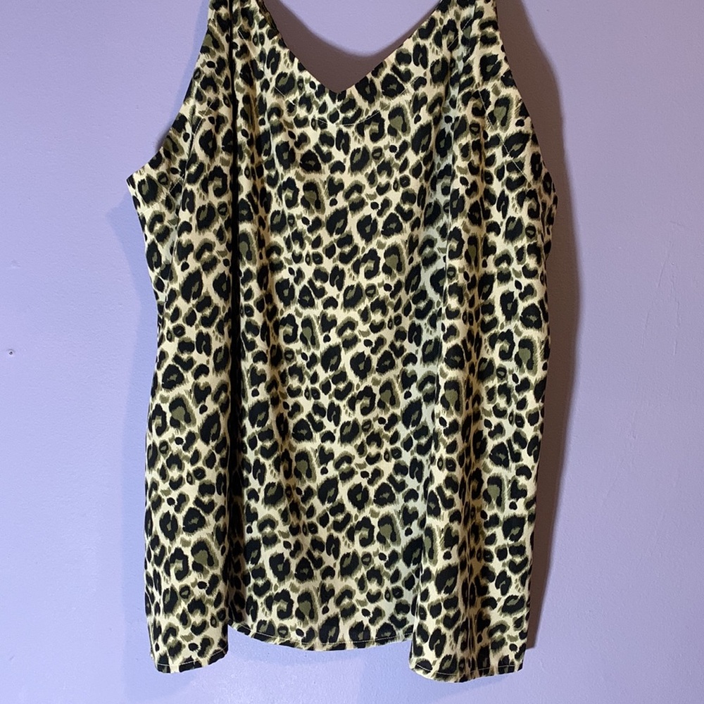 Main Strip Button Front Leopard Print Tank - Picture 5 of 6